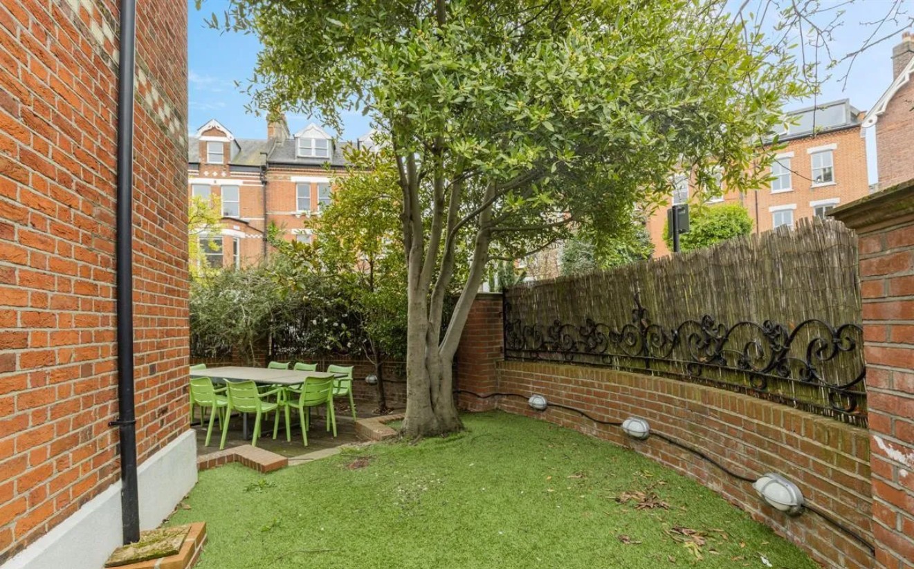 Substantial Five-Bedroom Victorian Family Home on Rudall Crescent Image 2