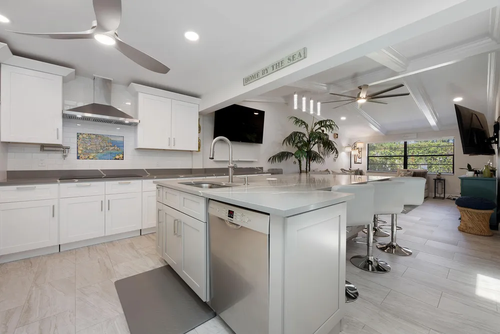 7 Ridge Pointe Dr, Boynton Beach, FL 33435