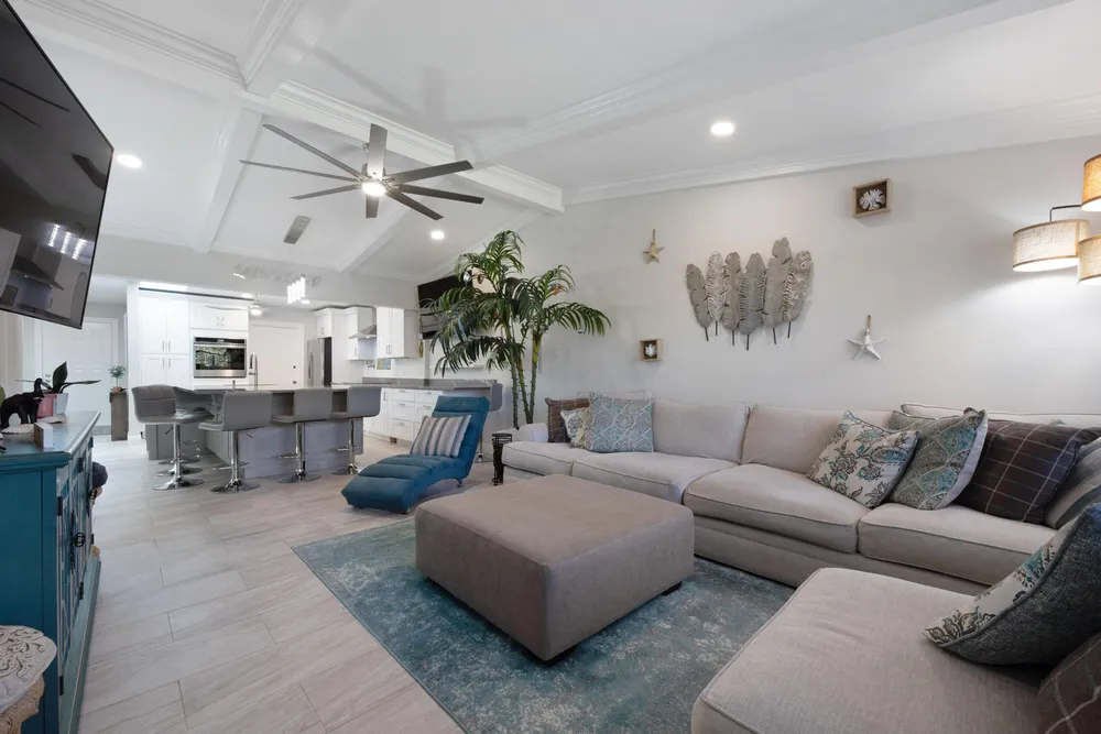 7 Ridge Pointe Dr, Boynton Beach, FL 33435
