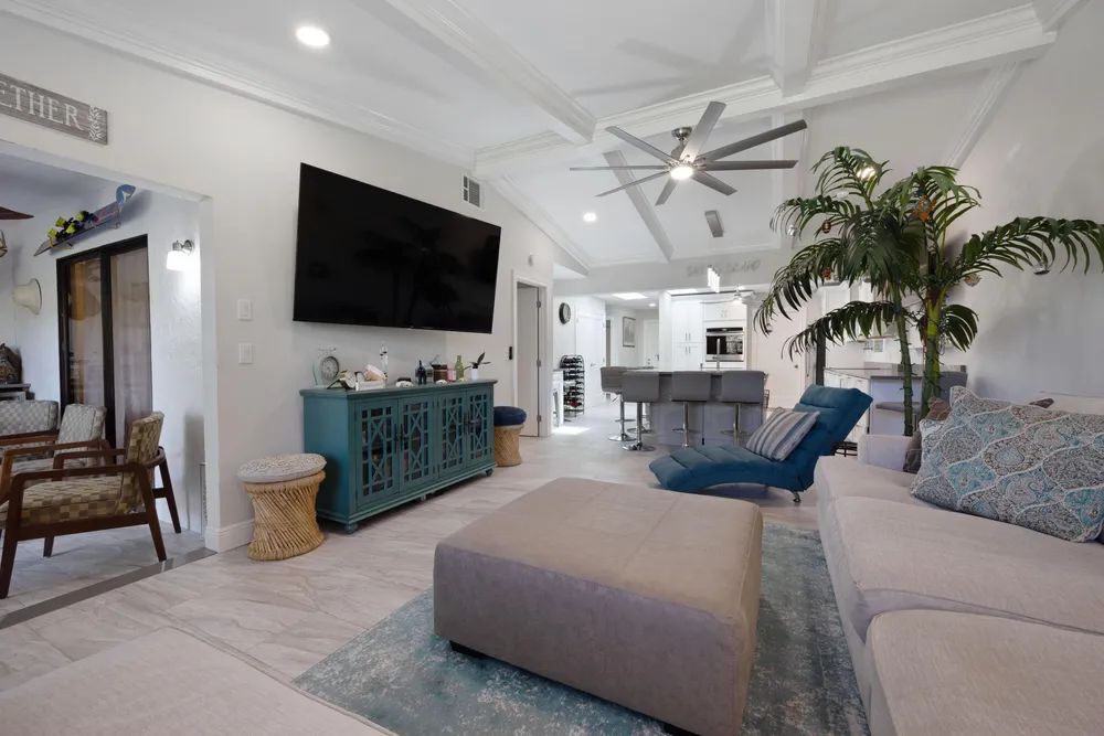 7 Ridge Pointe Dr, Boynton Beach, FL 33435