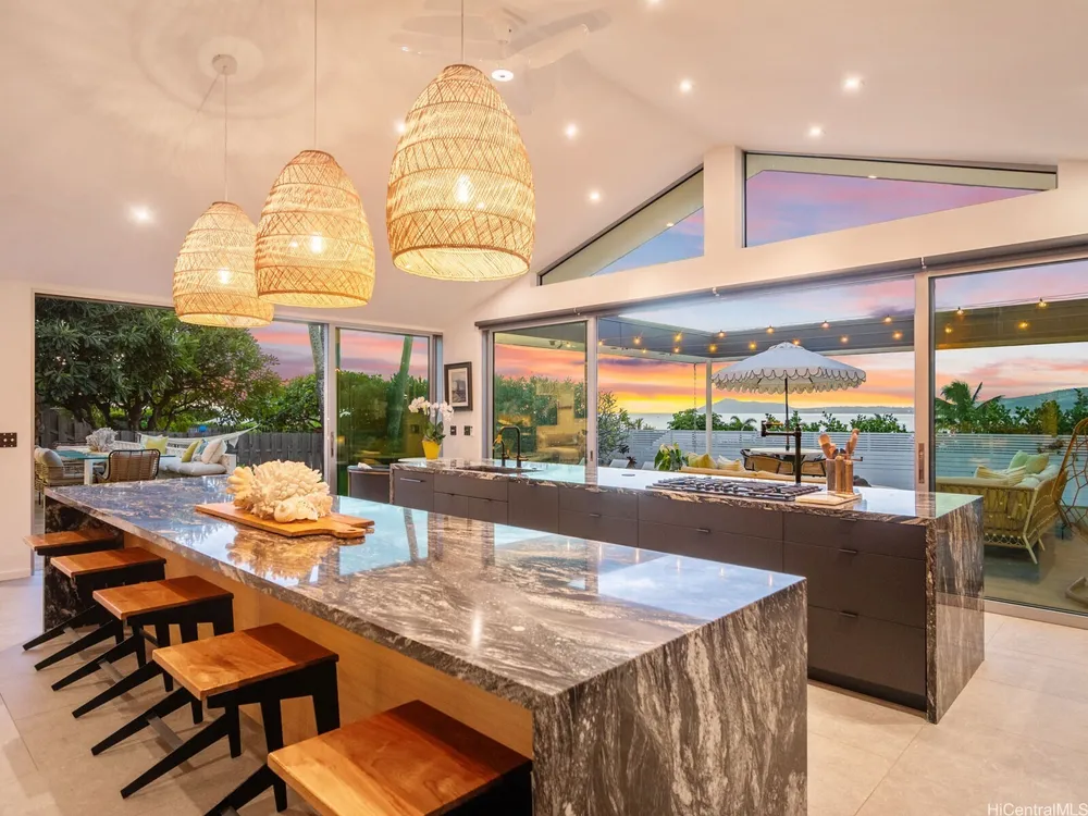 132 Poipu Dr, Honolulu, HI 96825-2131