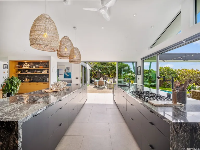 132 Poipu Dr, Honolulu, HI 96825-2131