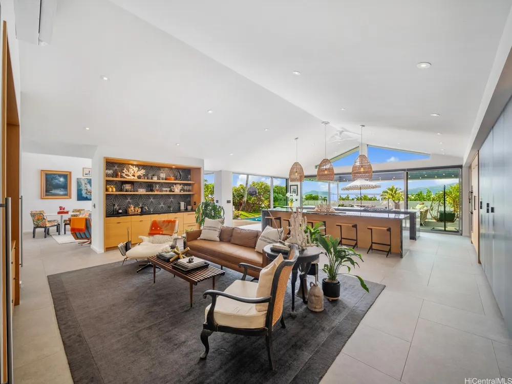 132 Poipu Dr, Honolulu, HI 96825-2131