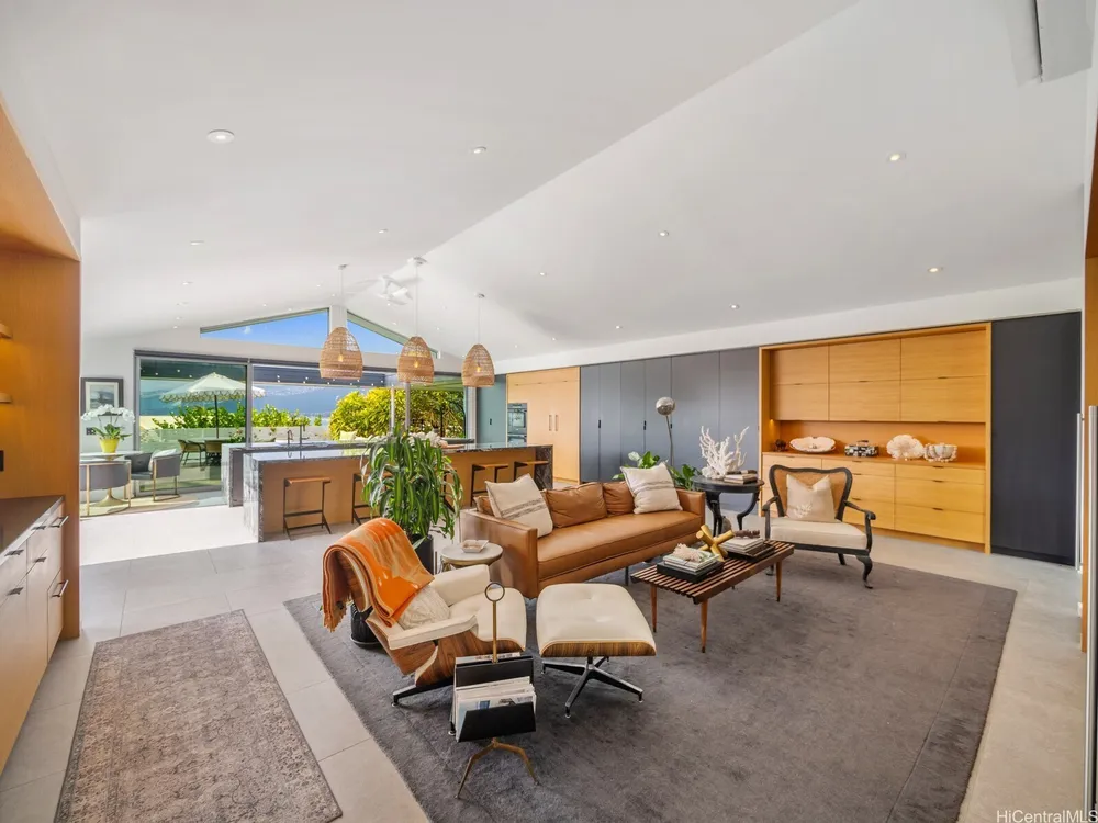 132 Poipu Dr, Honolulu, HI 96825-2131