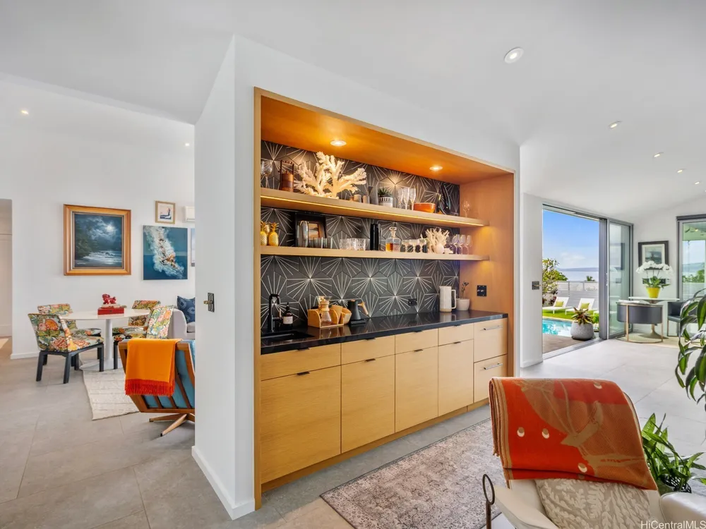 132 Poipu Dr, Honolulu, HI 96825-2131