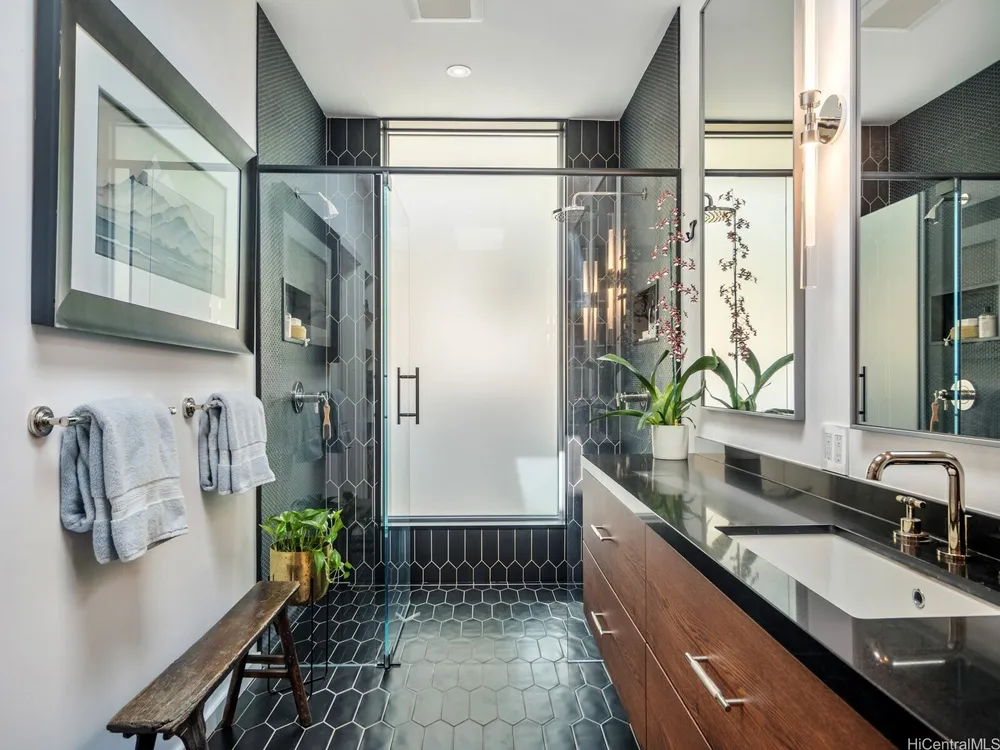 132 Poipu Dr, Honolulu, HI 96825-2131