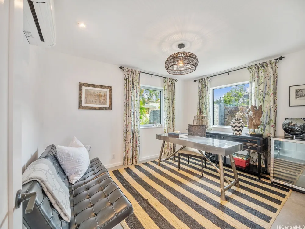 132 Poipu Dr, Honolulu, HI 96825-2131