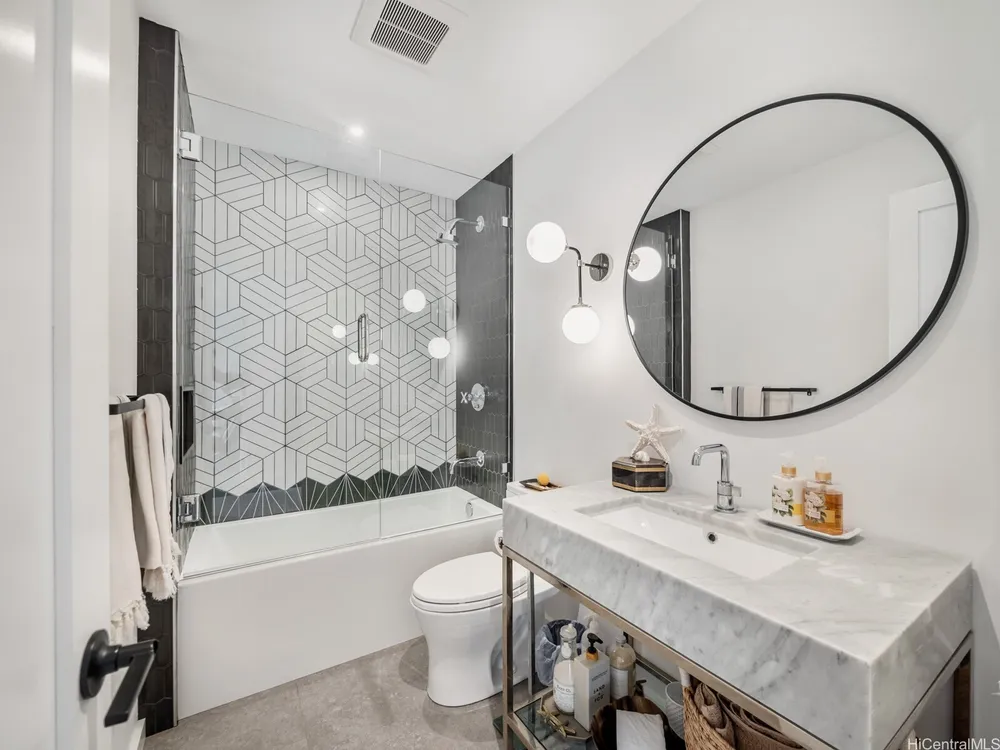 132 Poipu Dr, Honolulu, HI 96825-2131
