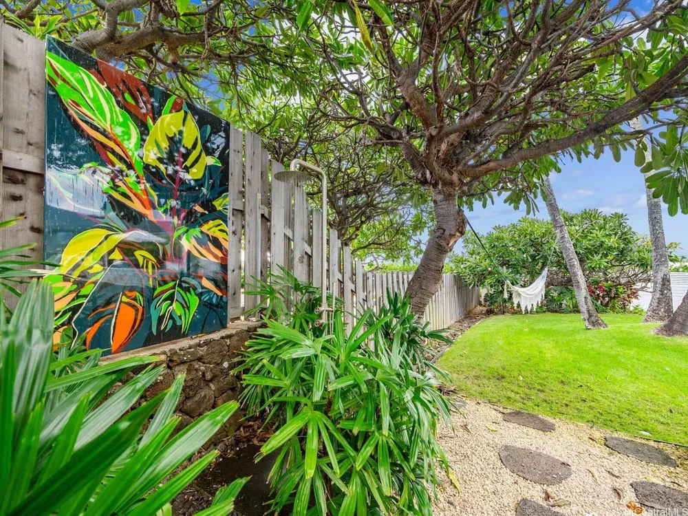 132 Poipu Dr, Honolulu, HI 96825-2131