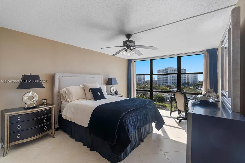 800 Parkview Dr, Hallandale Beach, FL 33009