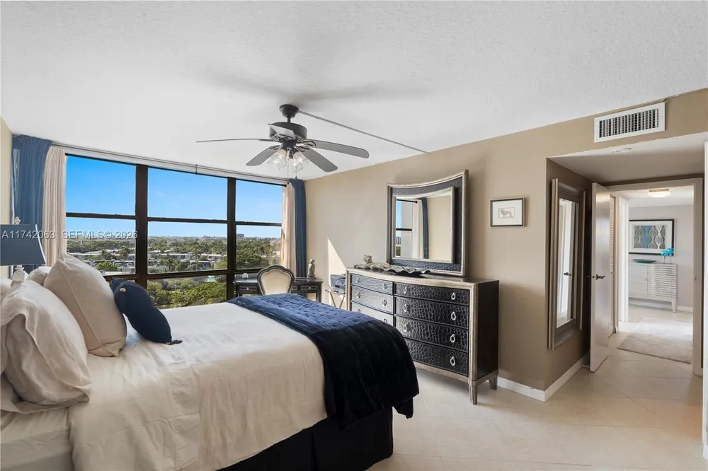 800 Parkview Dr, Hallandale Beach, FL 33009