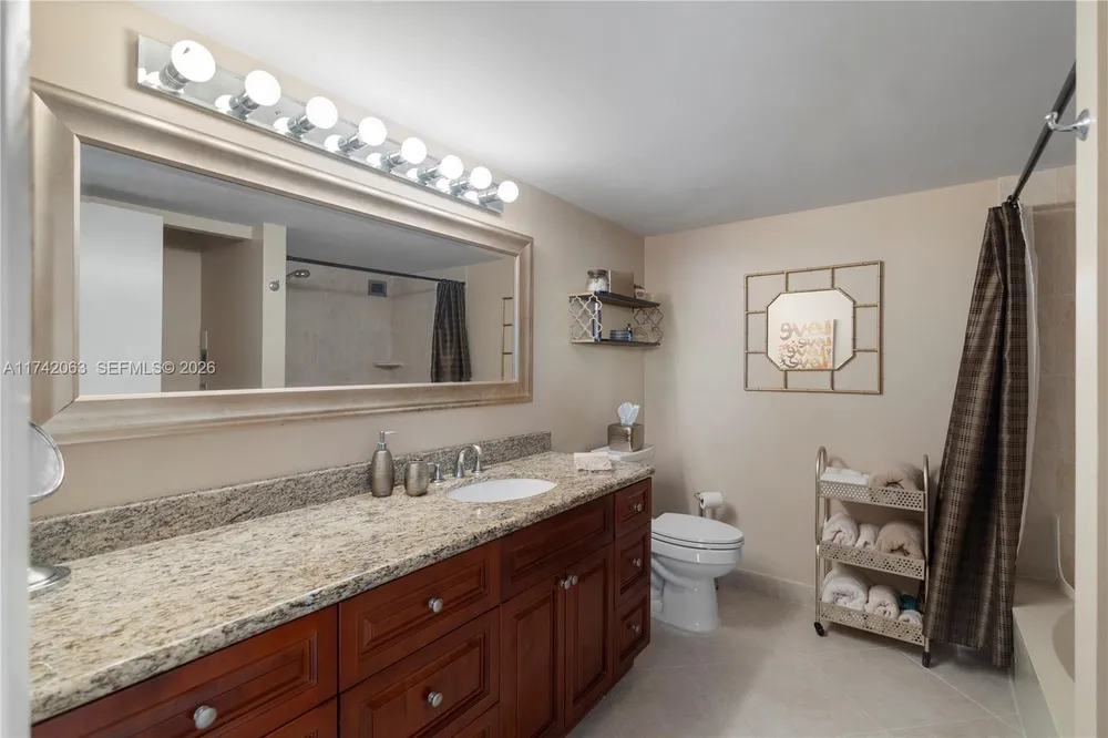 800 Parkview Dr, Hallandale Beach, FL 33009