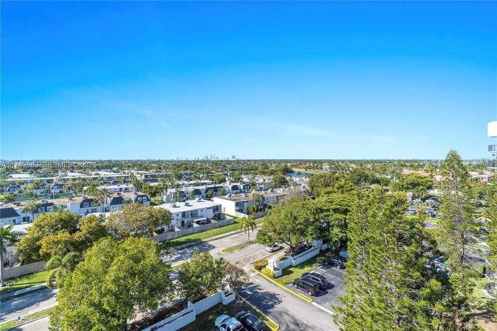 800 Parkview Dr, Hallandale Beach, FL 33009