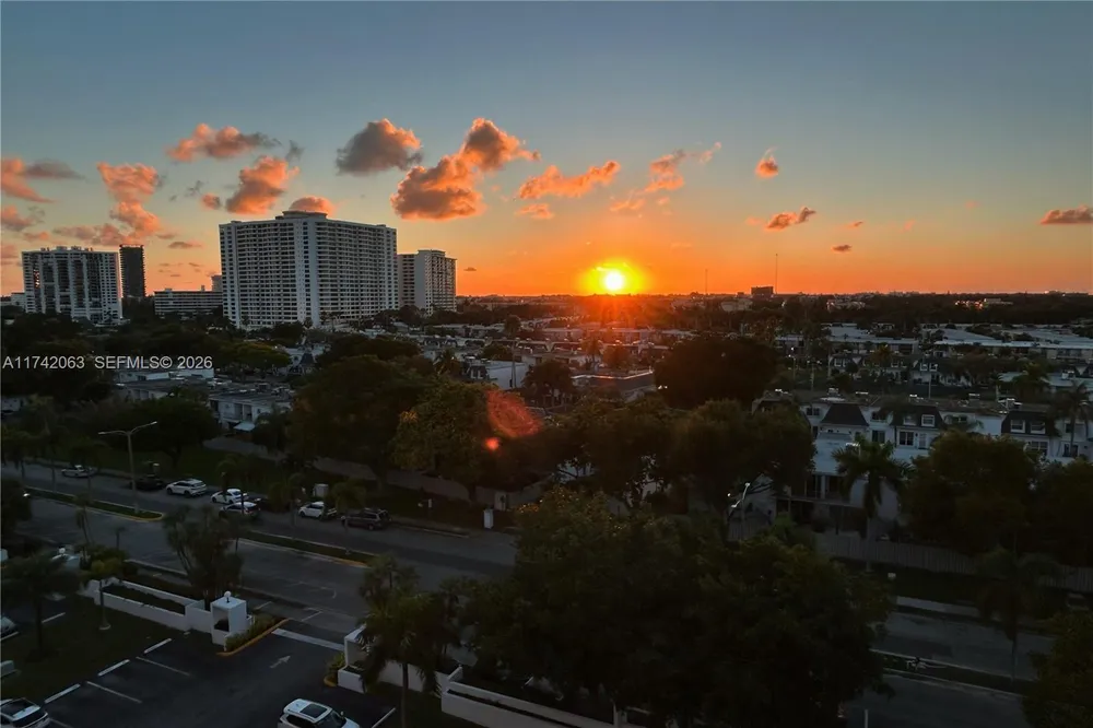 800 Parkview Dr, Hallandale Beach, FL 33009