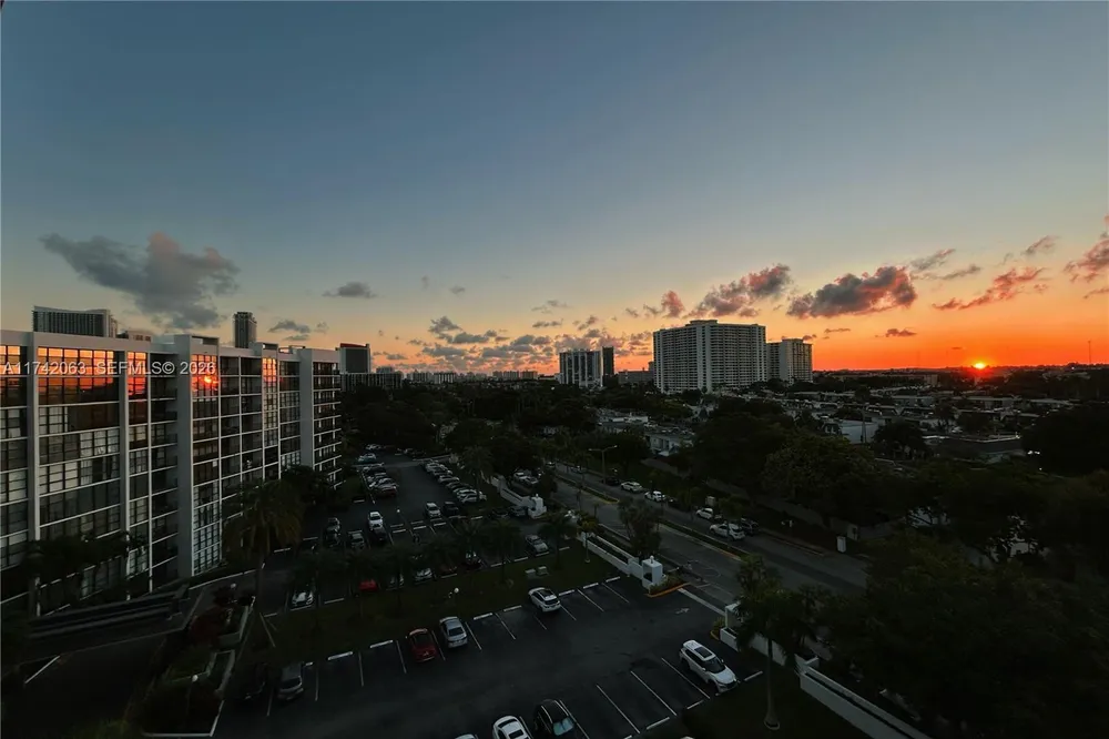 800 Parkview Dr, Hallandale Beach, FL 33009