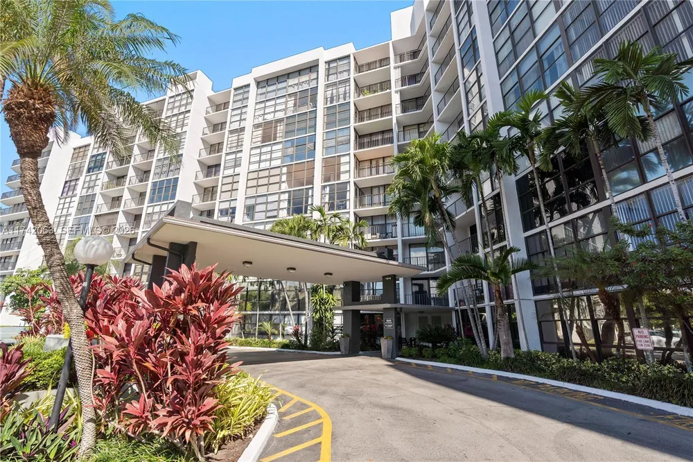 800 Parkview Dr, Hallandale Beach, FL 33009