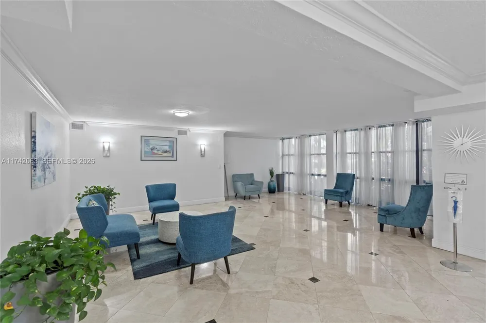 800 Parkview Dr, Hallandale Beach, FL 33009