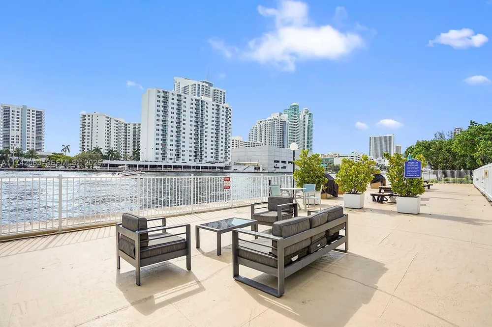 800 Parkview Dr, Hallandale Beach, FL 33009
