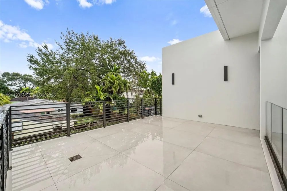 685 NE 81st St, Miami, FL 33138