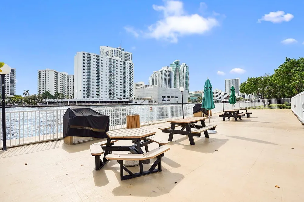 800 Parkview Dr, Hallandale Beach, FL 33009