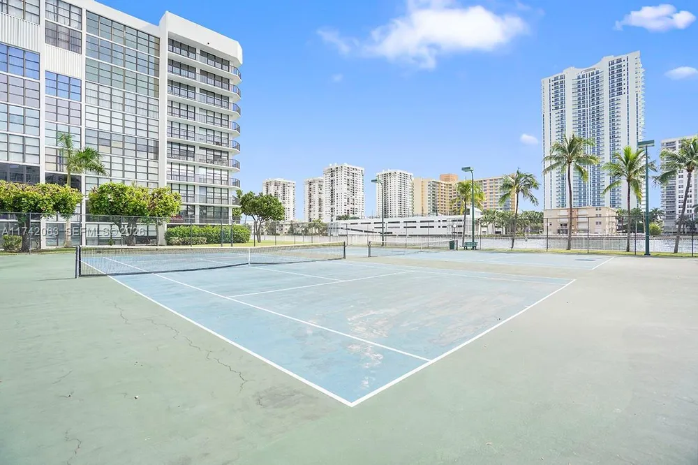 800 Parkview Dr, Hallandale Beach, FL 33009