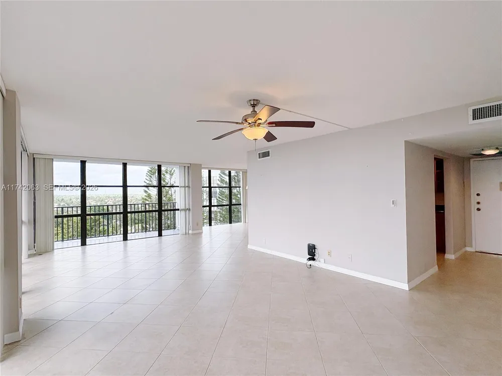 800 Parkview Dr, Hallandale Beach, FL 33009
