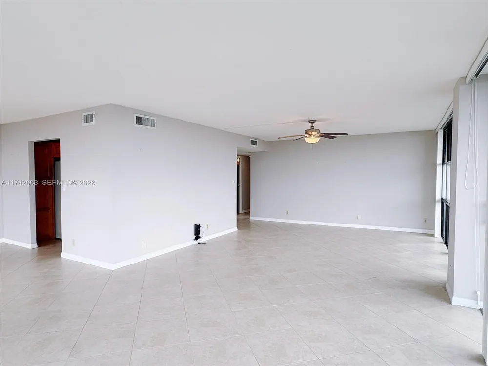 800 Parkview Dr, Hallandale Beach, FL 33009