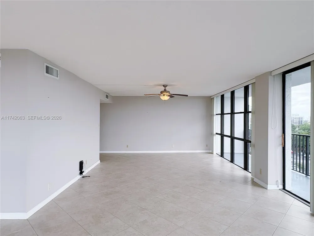 800 Parkview Dr, Hallandale Beach, FL 33009
