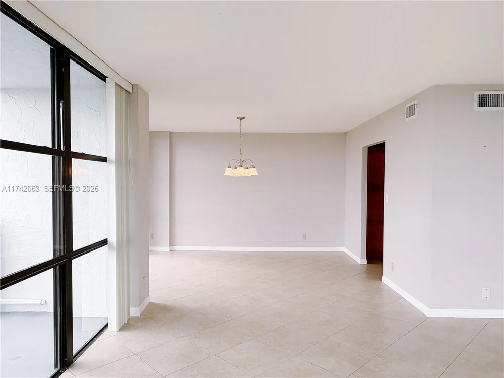 800 Parkview Dr, Hallandale Beach, FL 33009
