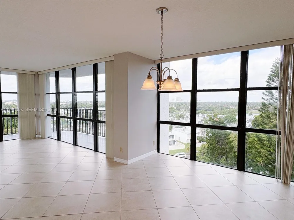 800 Parkview Dr, Hallandale Beach, FL 33009