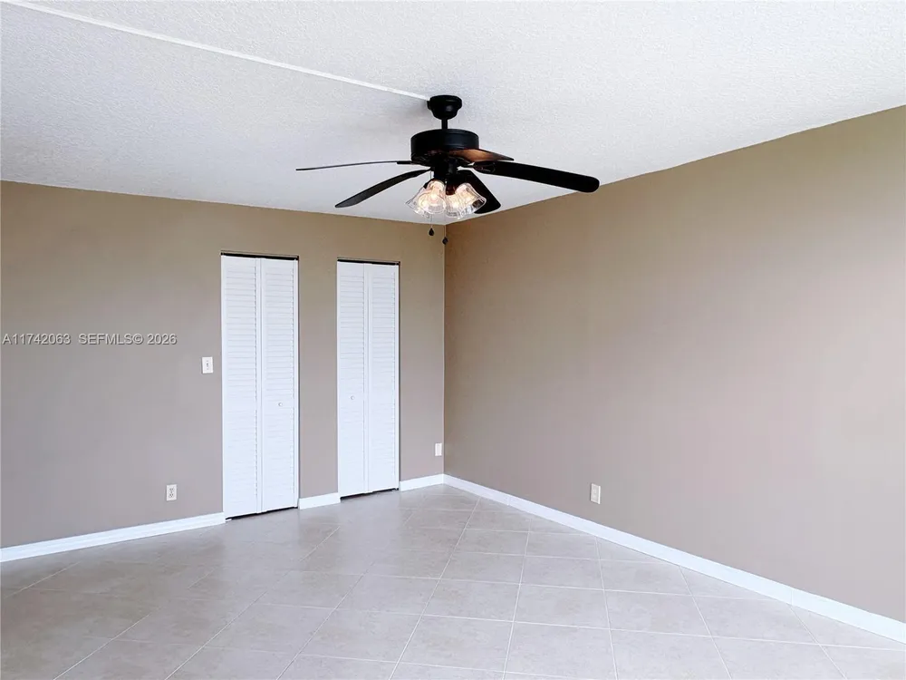 800 Parkview Dr, Hallandale Beach, FL 33009