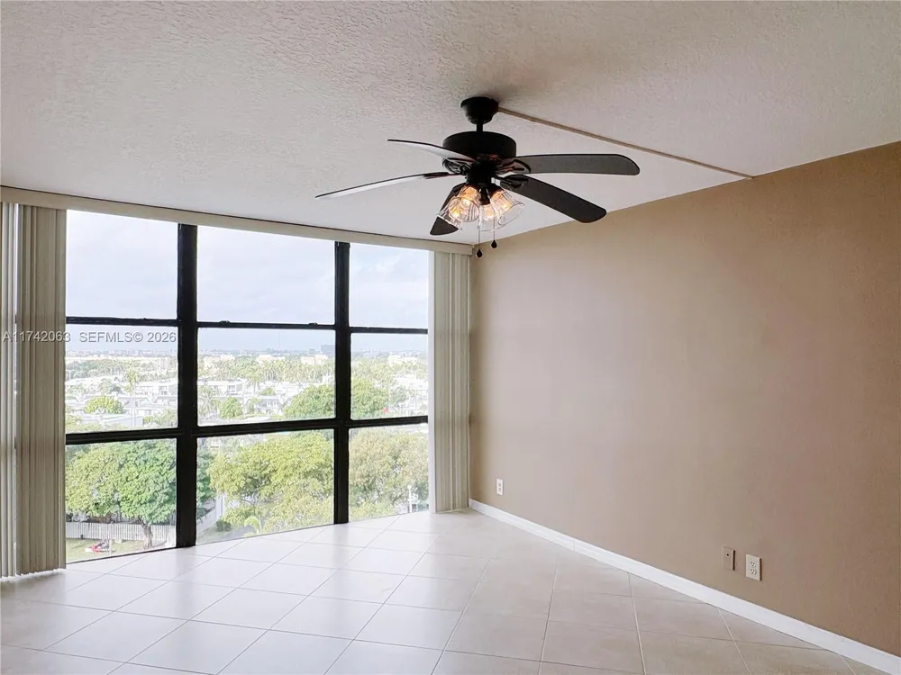 800 Parkview Dr, Hallandale Beach, FL 33009