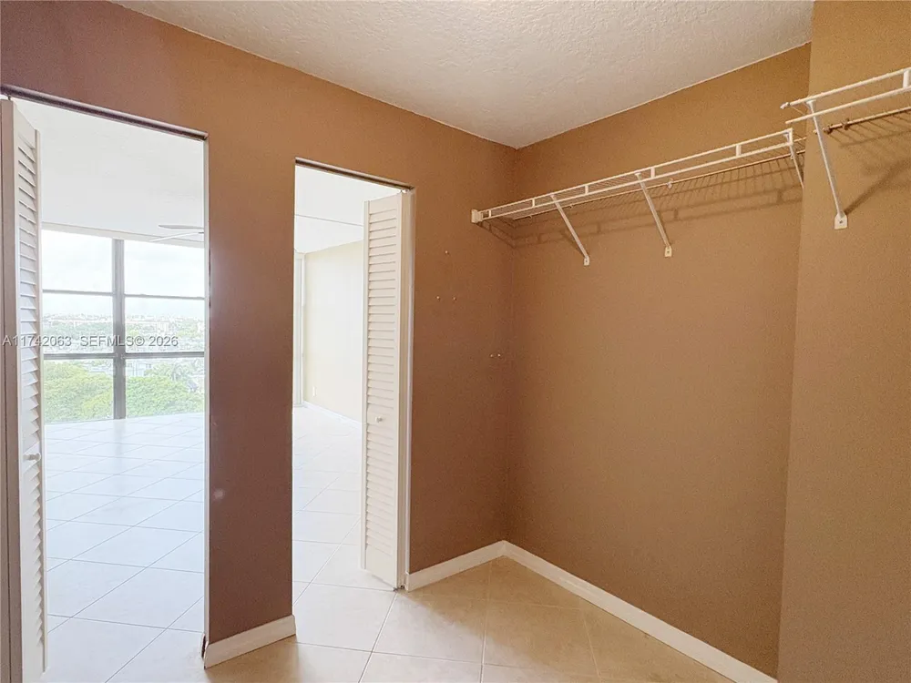 800 Parkview Dr, Hallandale Beach, FL 33009