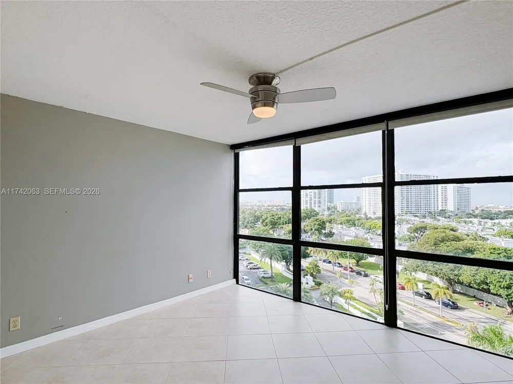 800 Parkview Dr, Hallandale Beach, FL 33009