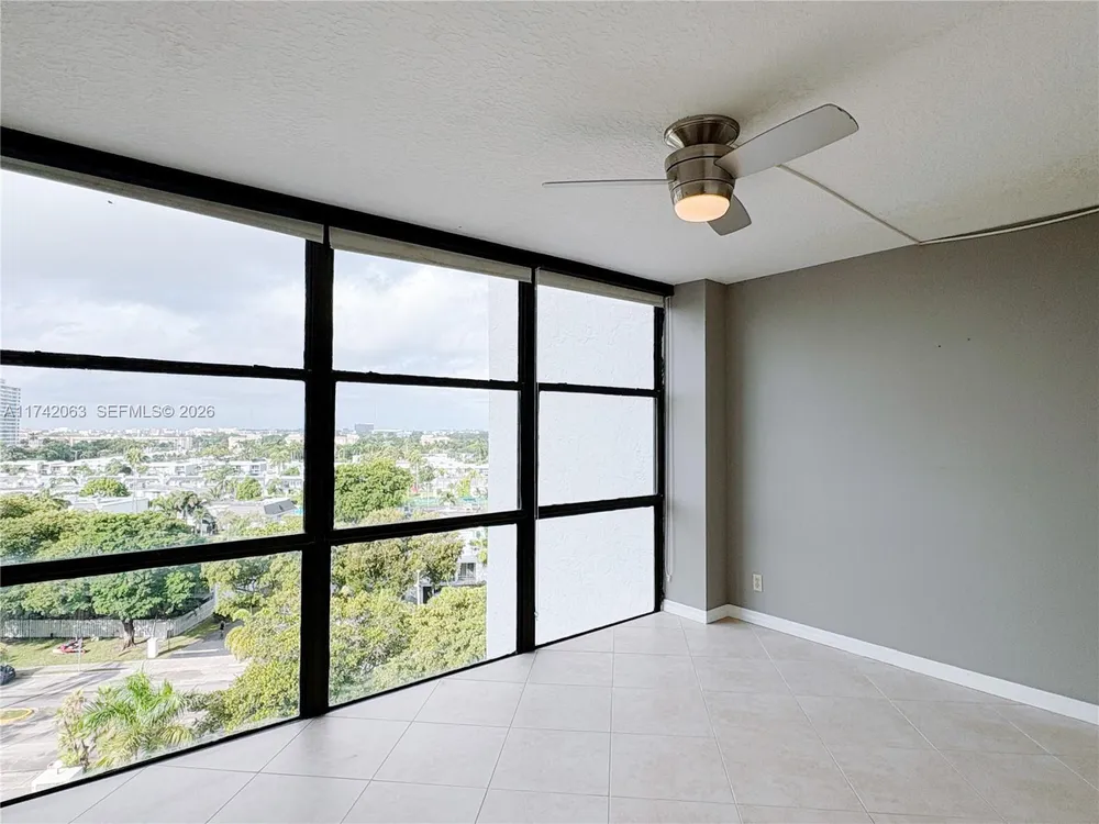 800 Parkview Dr, Hallandale Beach, FL 33009
