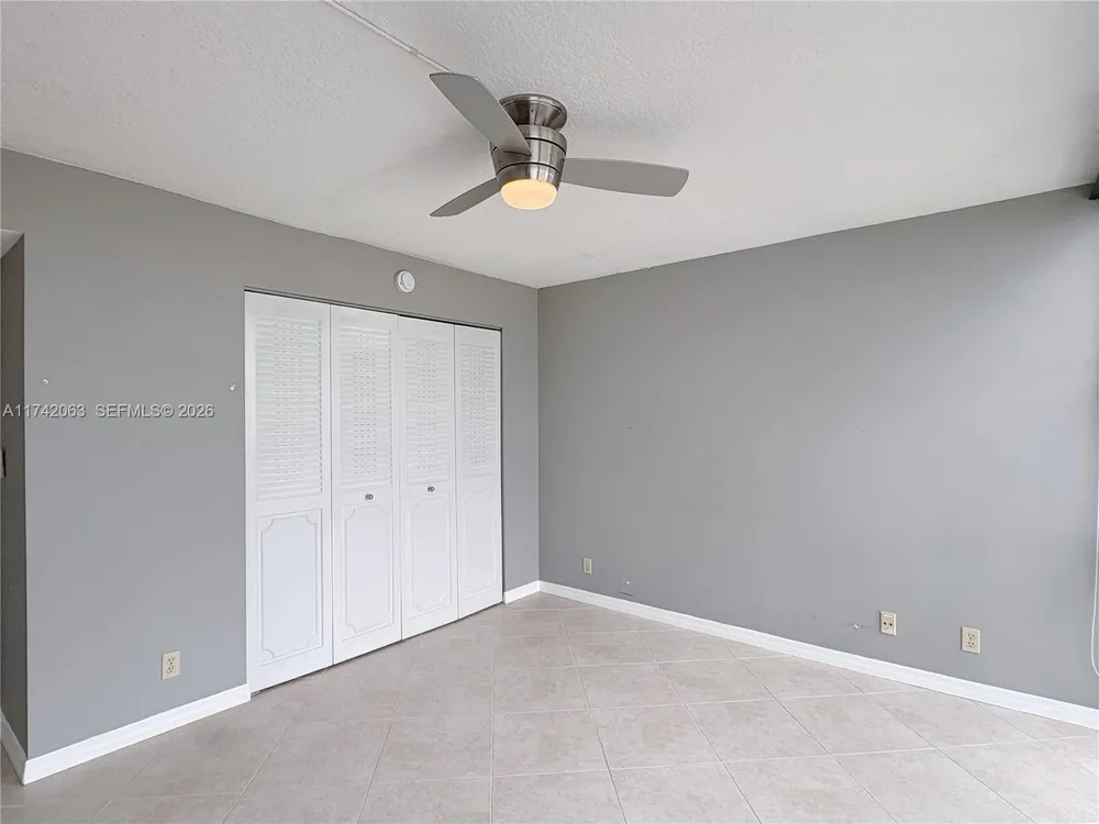 800 Parkview Dr, Hallandale Beach, FL 33009