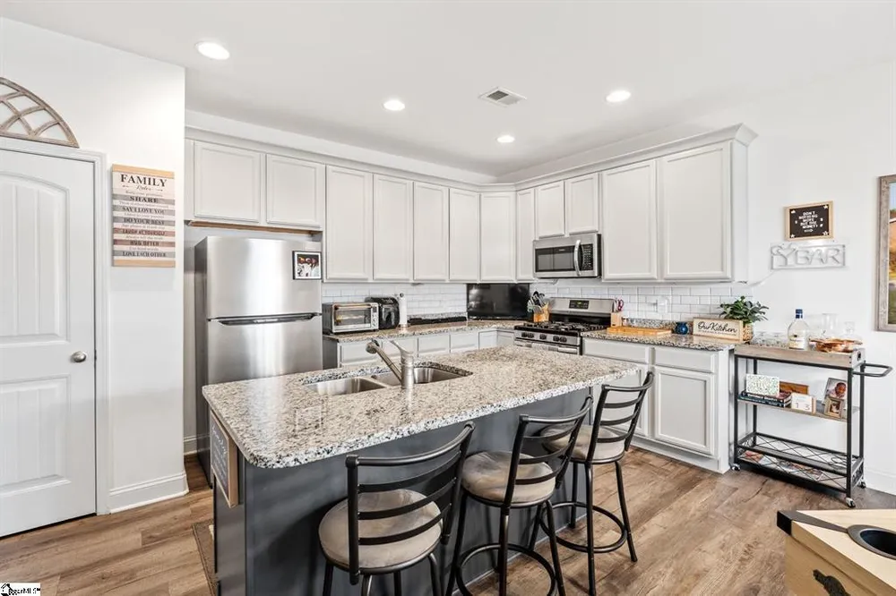 337 Barnhill Ct, Greenville, SC 29617