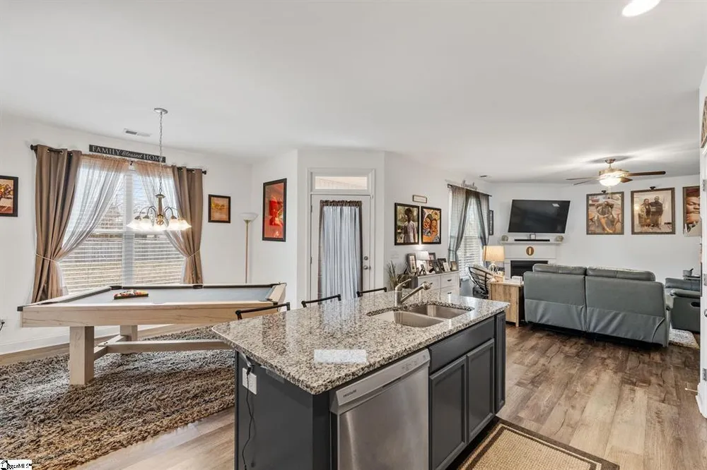 337 Barnhill Ct, Greenville, SC 29617