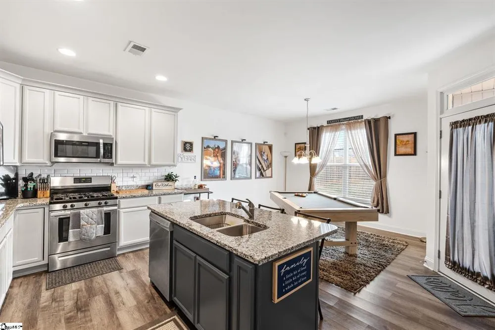 337 Barnhill Ct, Greenville, SC 29617