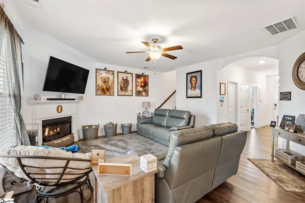 337 Barnhill Ct, Greenville, SC 29617