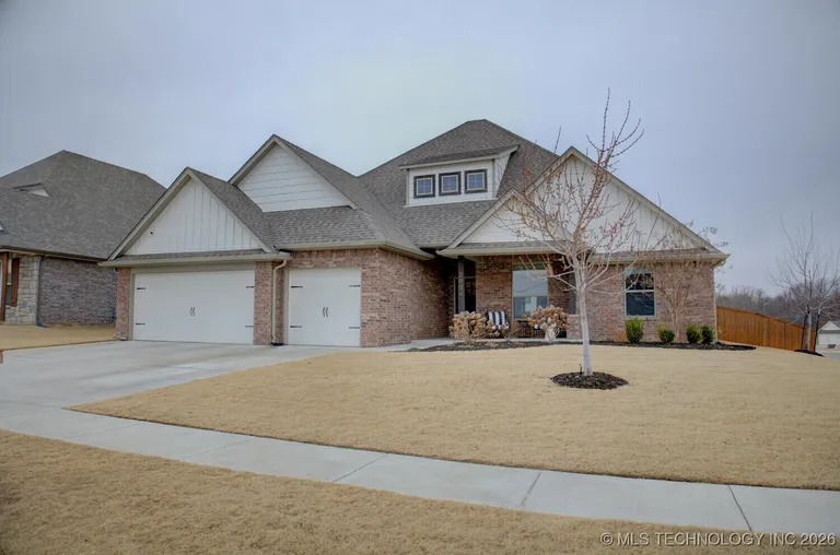 2904 S 8th St, Broken Arrow, OK 74012