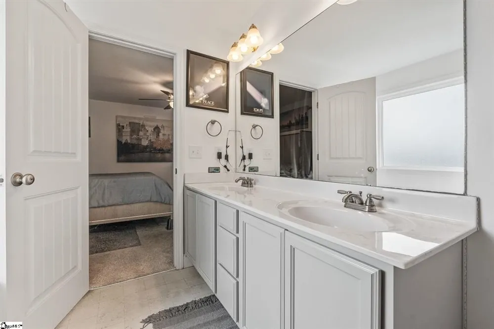 337 Barnhill Ct, Greenville, SC 29617