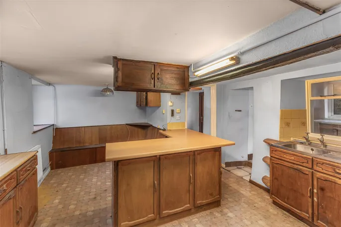 Property carousel image 3