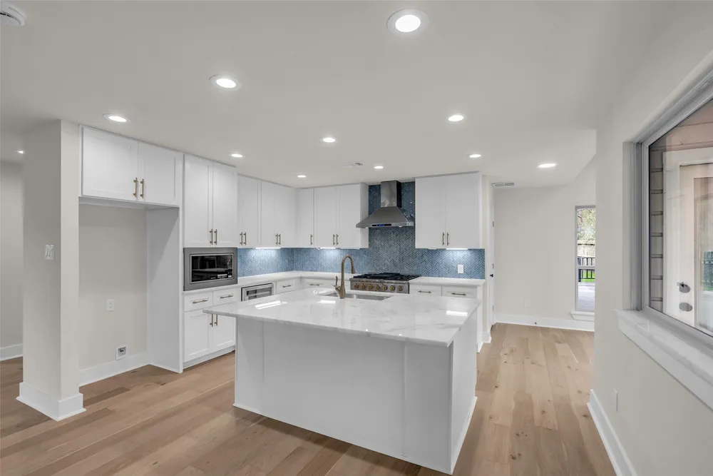 4 N Autumnwood Way, The Woodlands, TX 77380