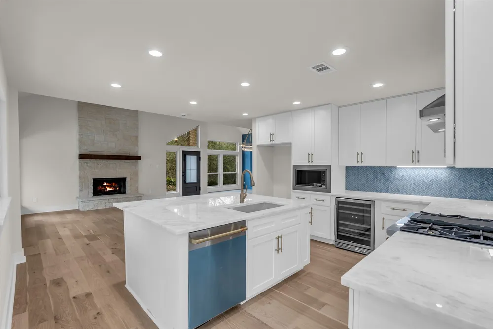 4 N Autumnwood Way, The Woodlands, TX 77380