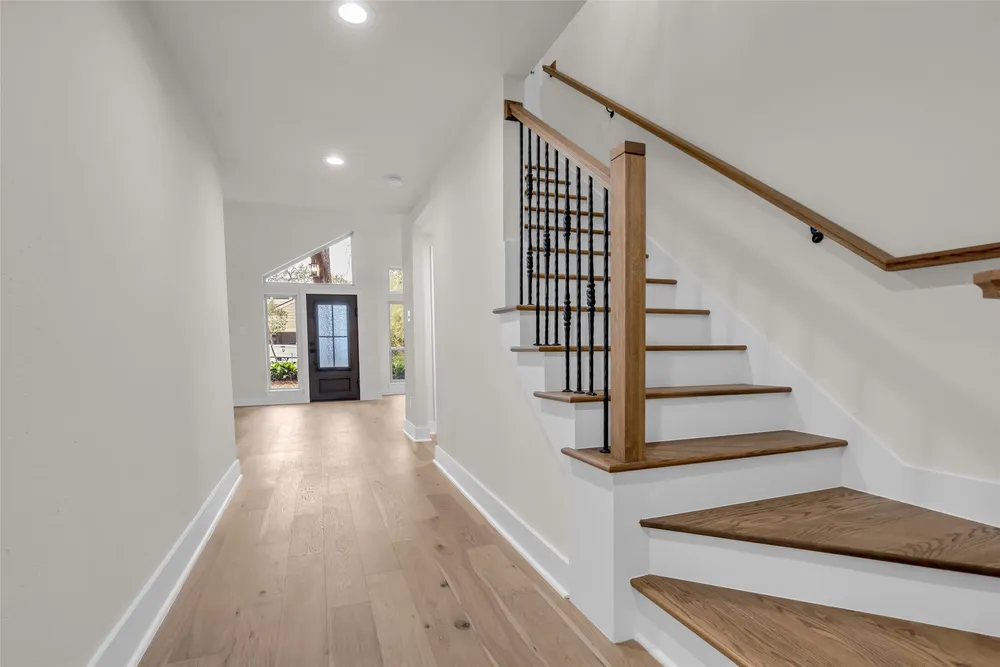 4 N Autumnwood Way, The Woodlands, TX 77380