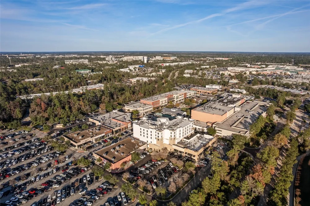 4 N Autumnwood Way, The Woodlands, TX 77380