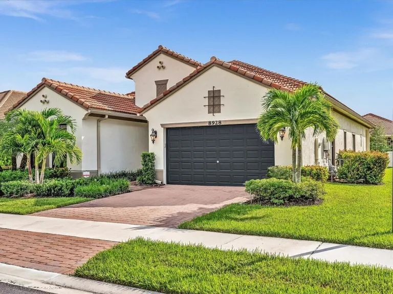 8928 Bastille Circle E, Parkland, FL 33076
