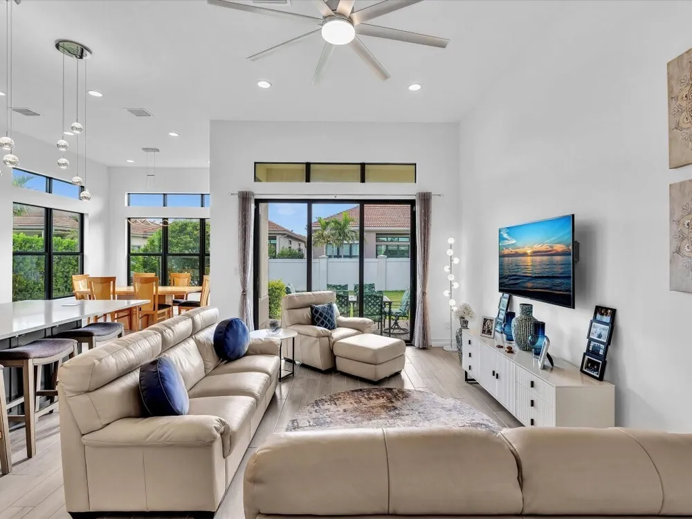 8928 Bastille Circle E, Parkland, FL 33076