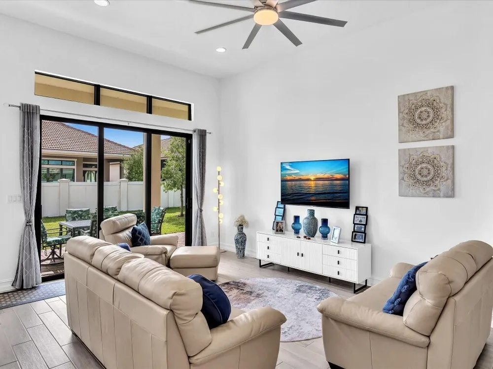 8928 Bastille Circle E, Parkland, FL 33076